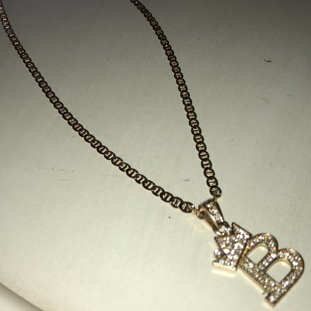 14k gold Gucci link chain with letter B pendent.